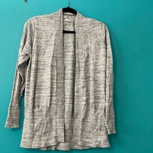 Light grey Sonoma Lang sleeve cardigan.
